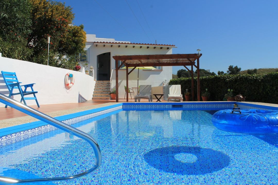 Chalet independiente en venta en Caleta de Velez
